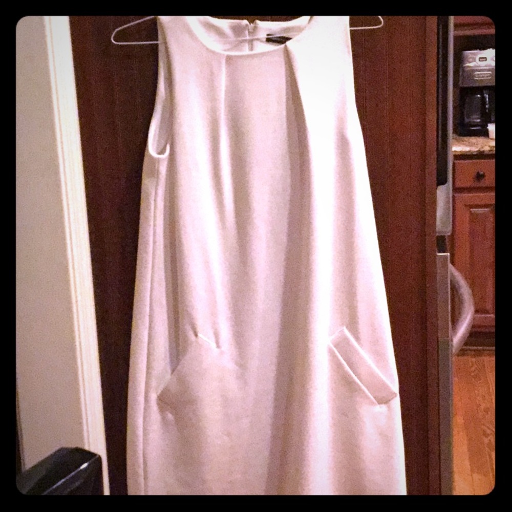 Sleeveless shift Dress